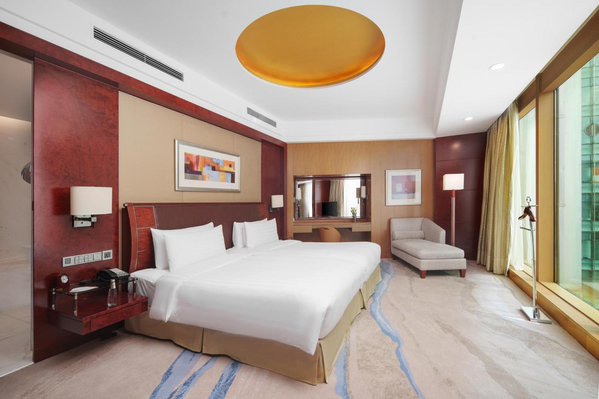 Pudong Shangri-La, Шанхай Экстерьер фото