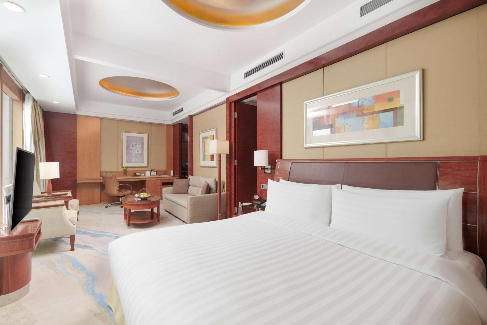 Pudong Shangri-La, Шанхай Экстерьер фото